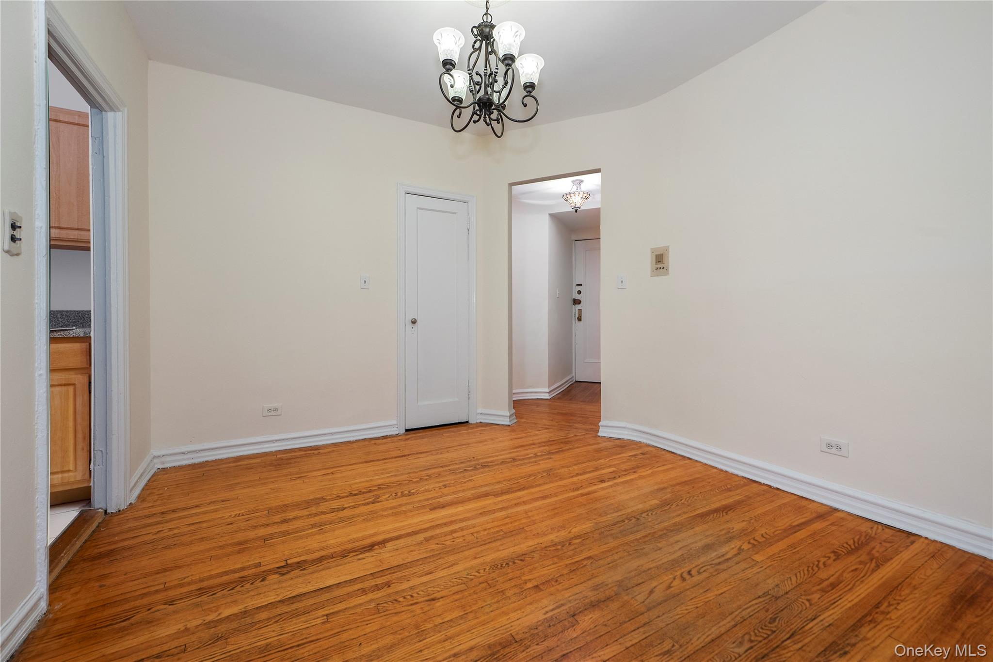 #2 photo, 86-10 34th Avenue, クイーンズ区 Jackson Heights , NY 11372