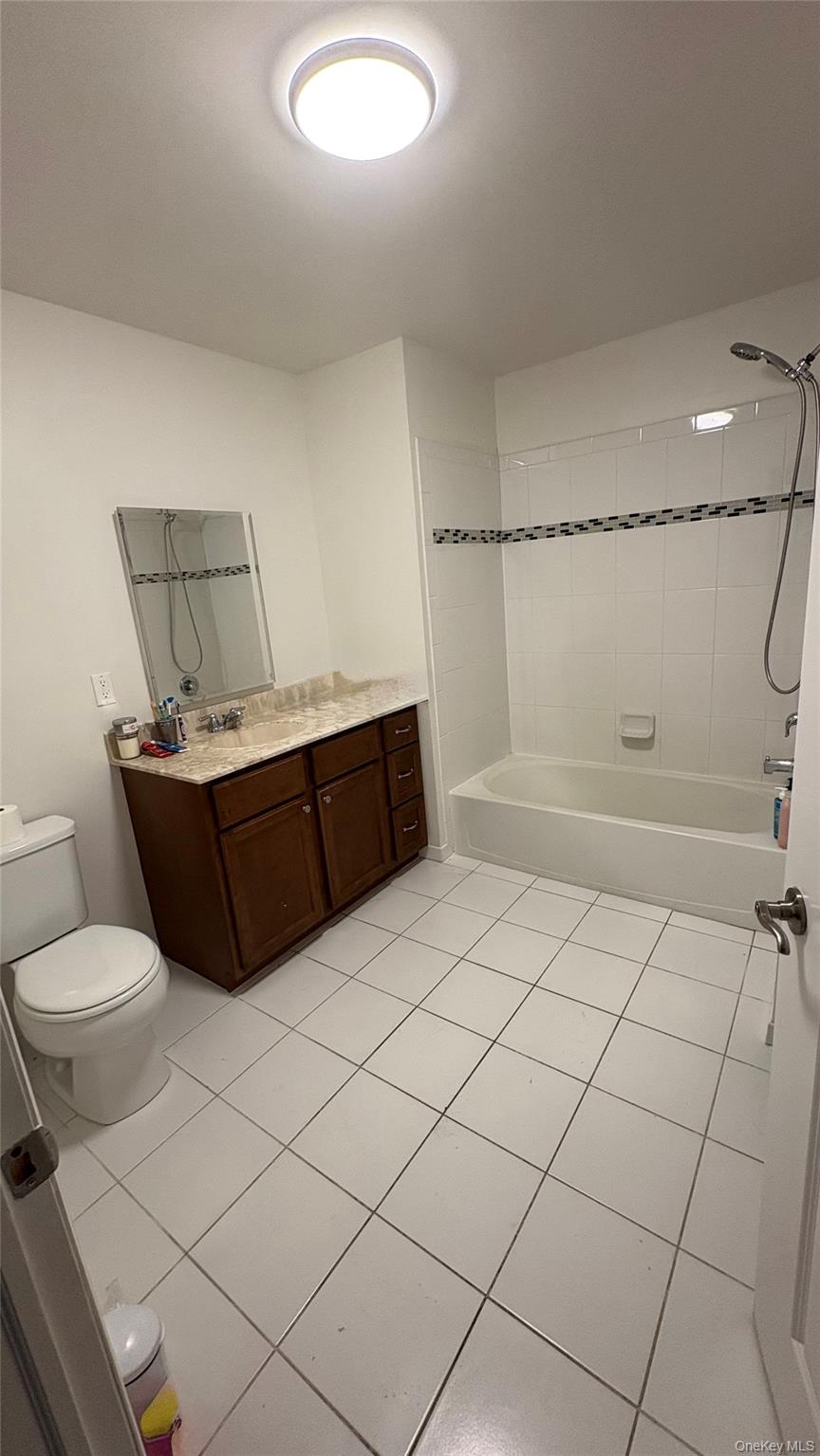 #13 photo, 164 Ashley Ct, Central Islip , NY 11722