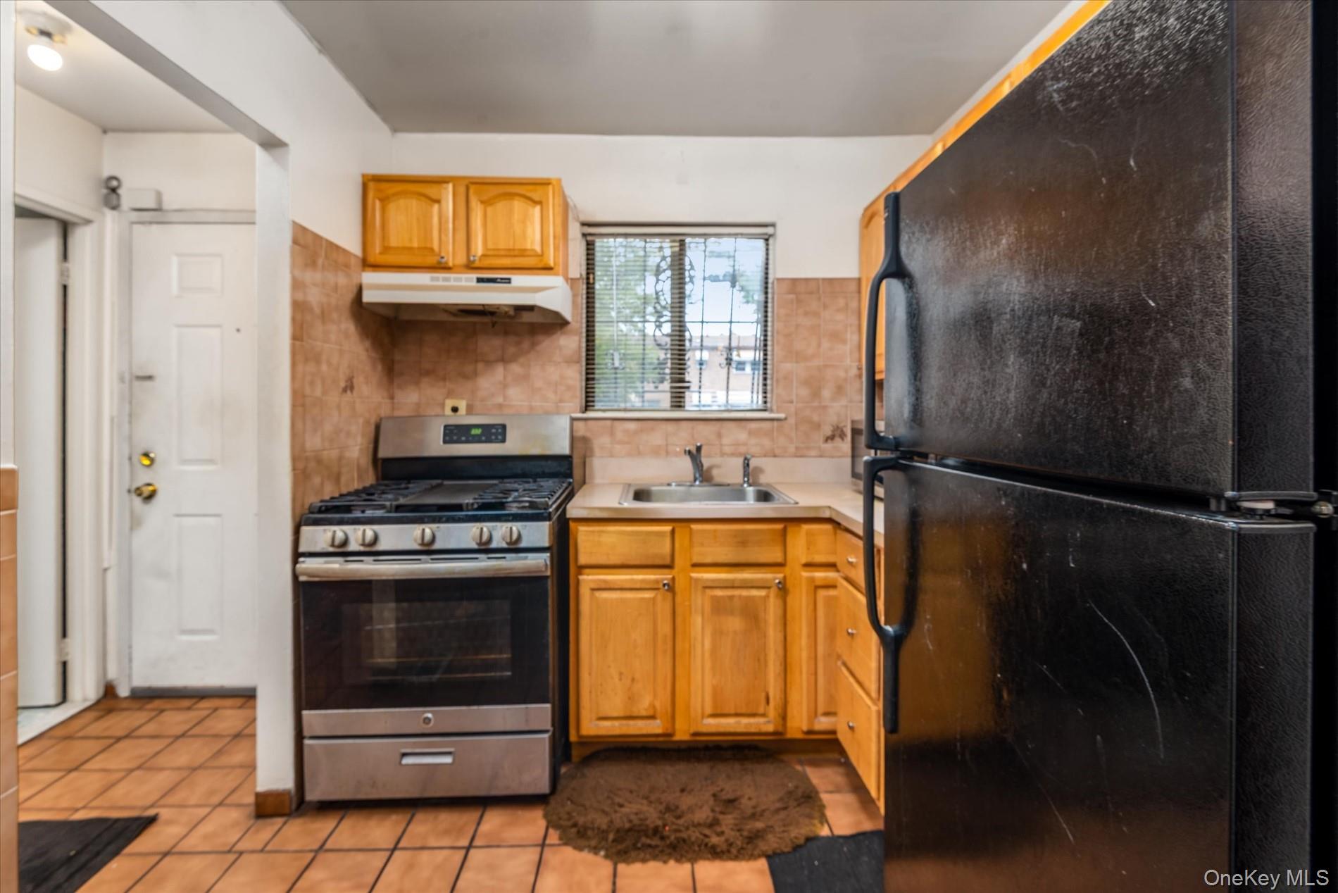 #12 photo, 563 Powell Street, Brooklyn , NY 11212