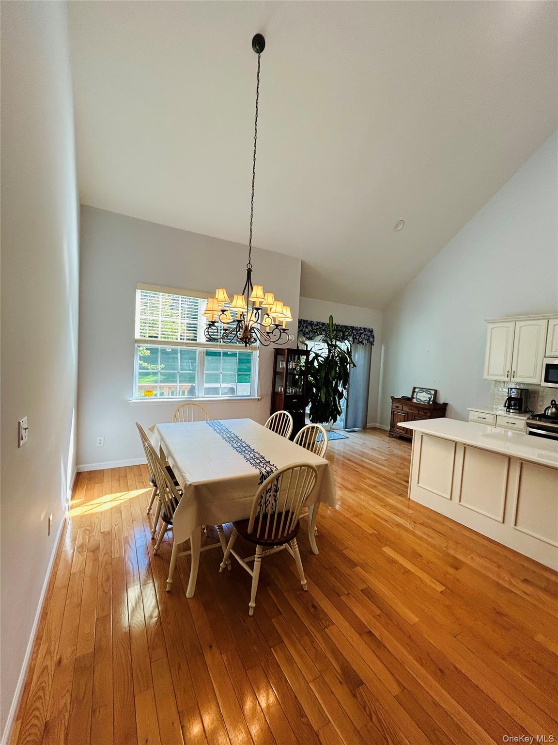 #13 photo, 37 Halley Lane, サフォーク郡 Miller Place , NY 11764