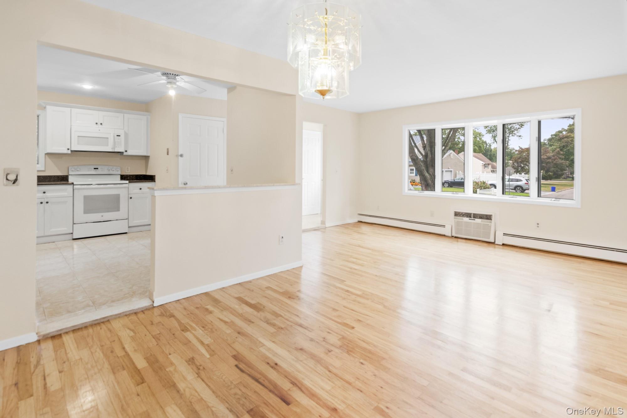 #2 photo, 39 Wellington Avenue, サフォーク郡 Deer Park , NY 11729