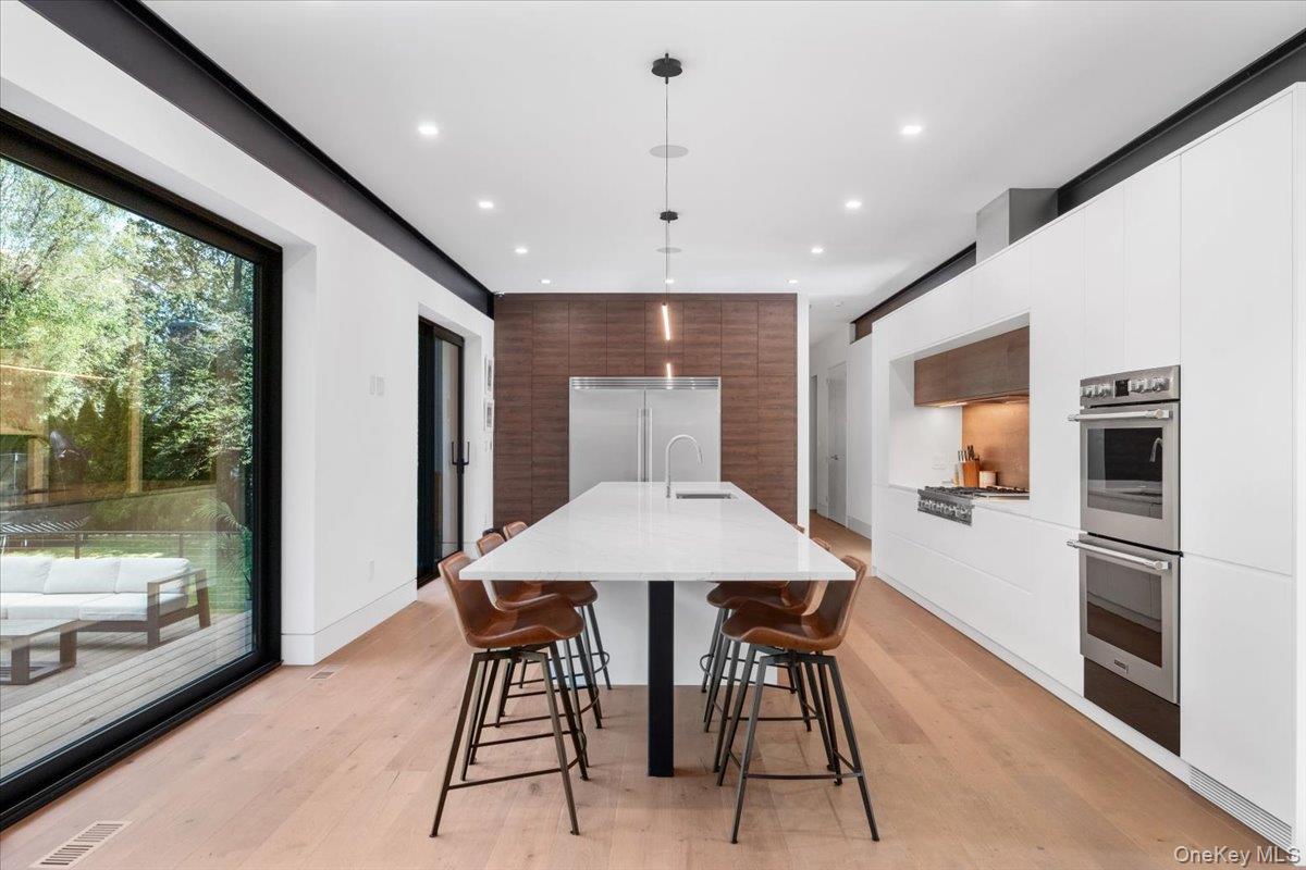 #11 photo, 800 Rushmore Avenue, Mamaroneck , NY 10543