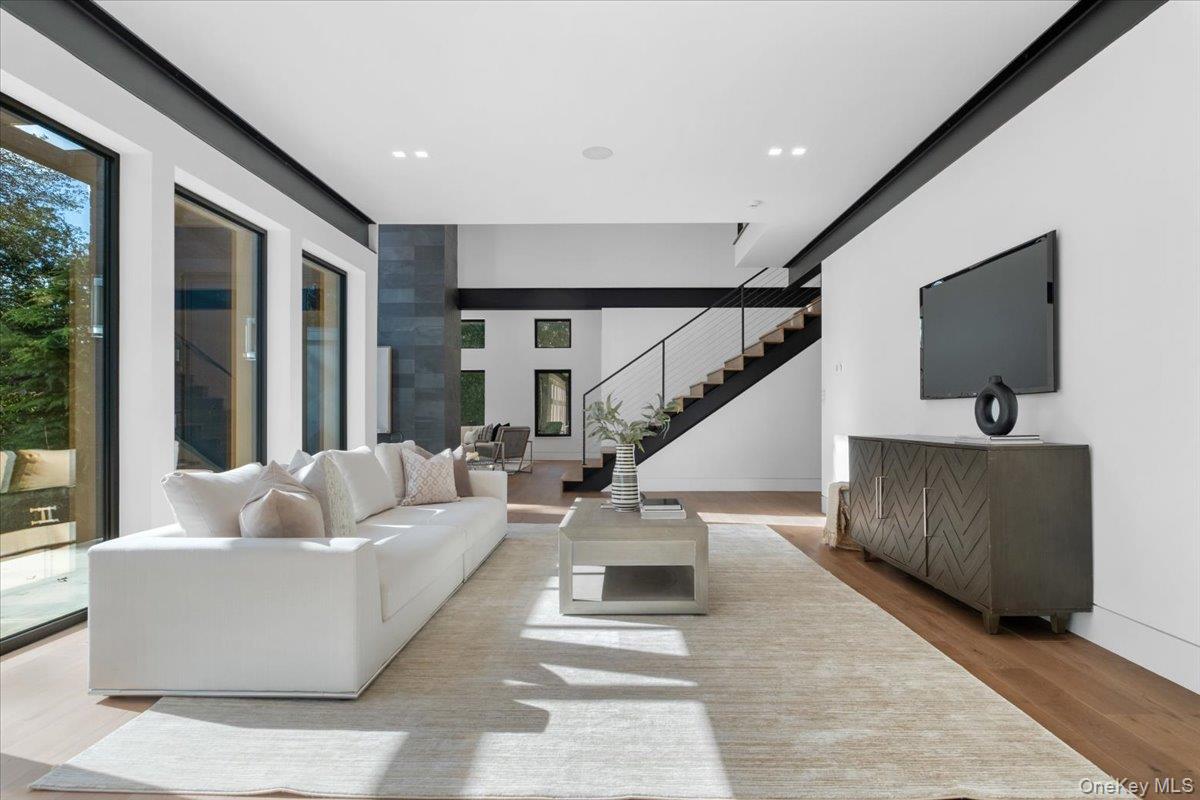 #5 photo, 800 Rushmore Avenue, Mamaroneck , NY 10543