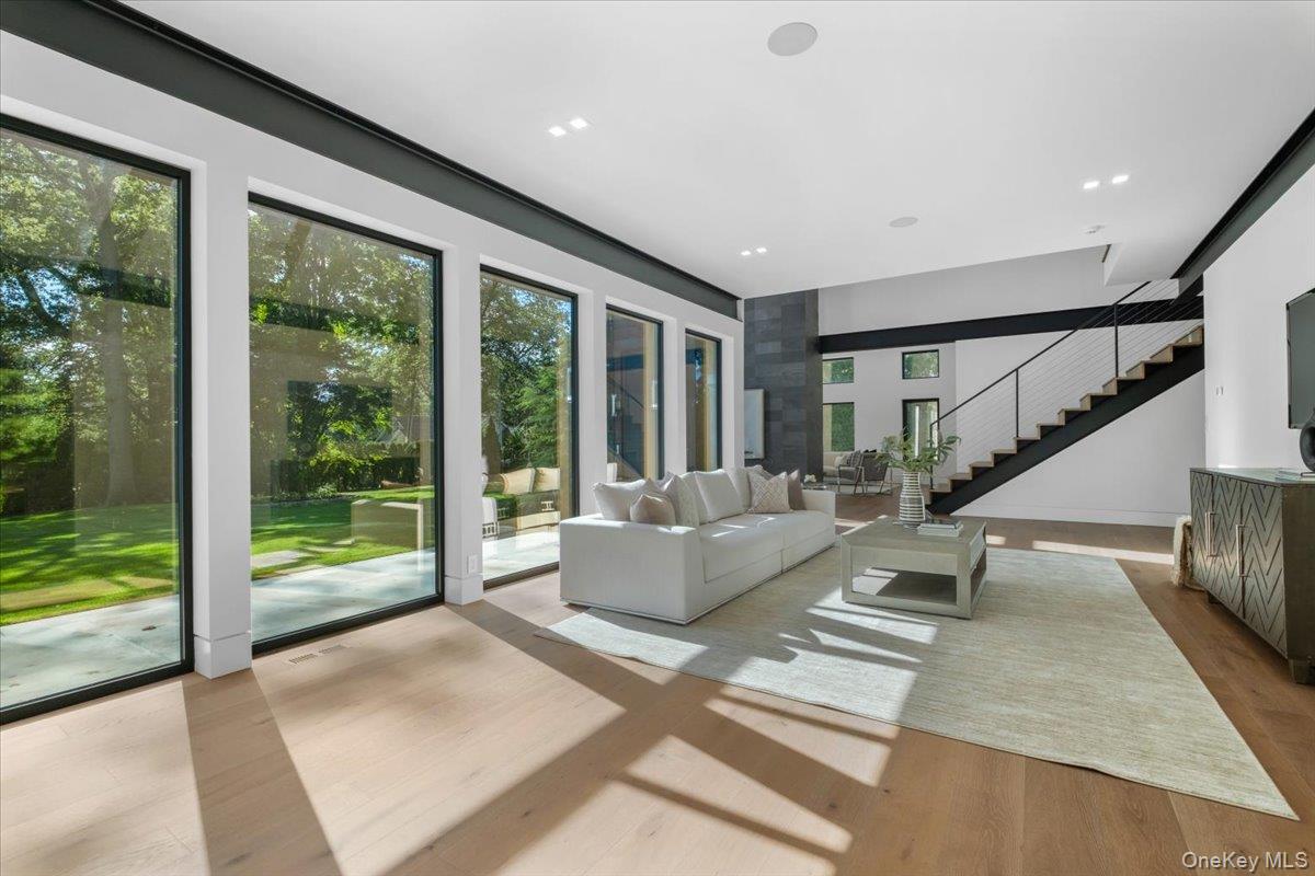 #6 photo, 800 Rushmore Avenue, Mamaroneck , NY 10543