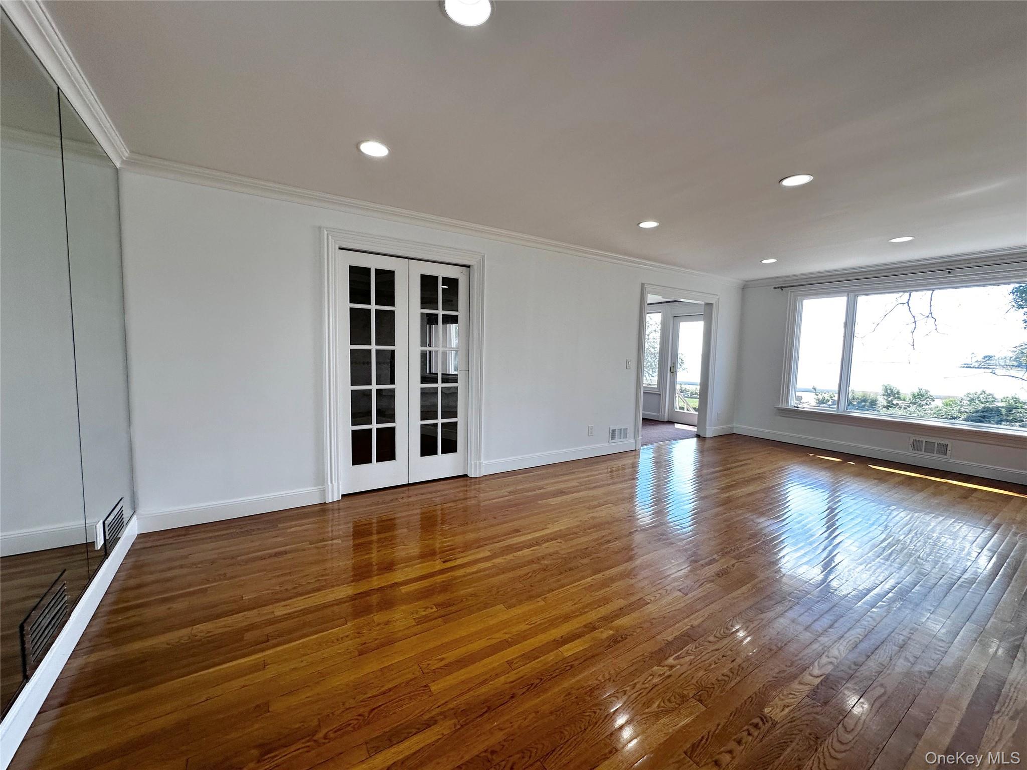 #13 photo, 1090 Bayhead Drive, Mamaroneck , NY 10543