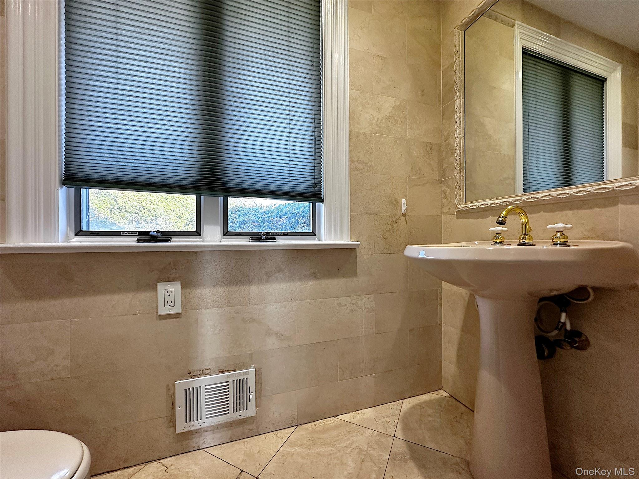 #17 photo, 1090 Bayhead Drive, Mamaroneck , NY 10543