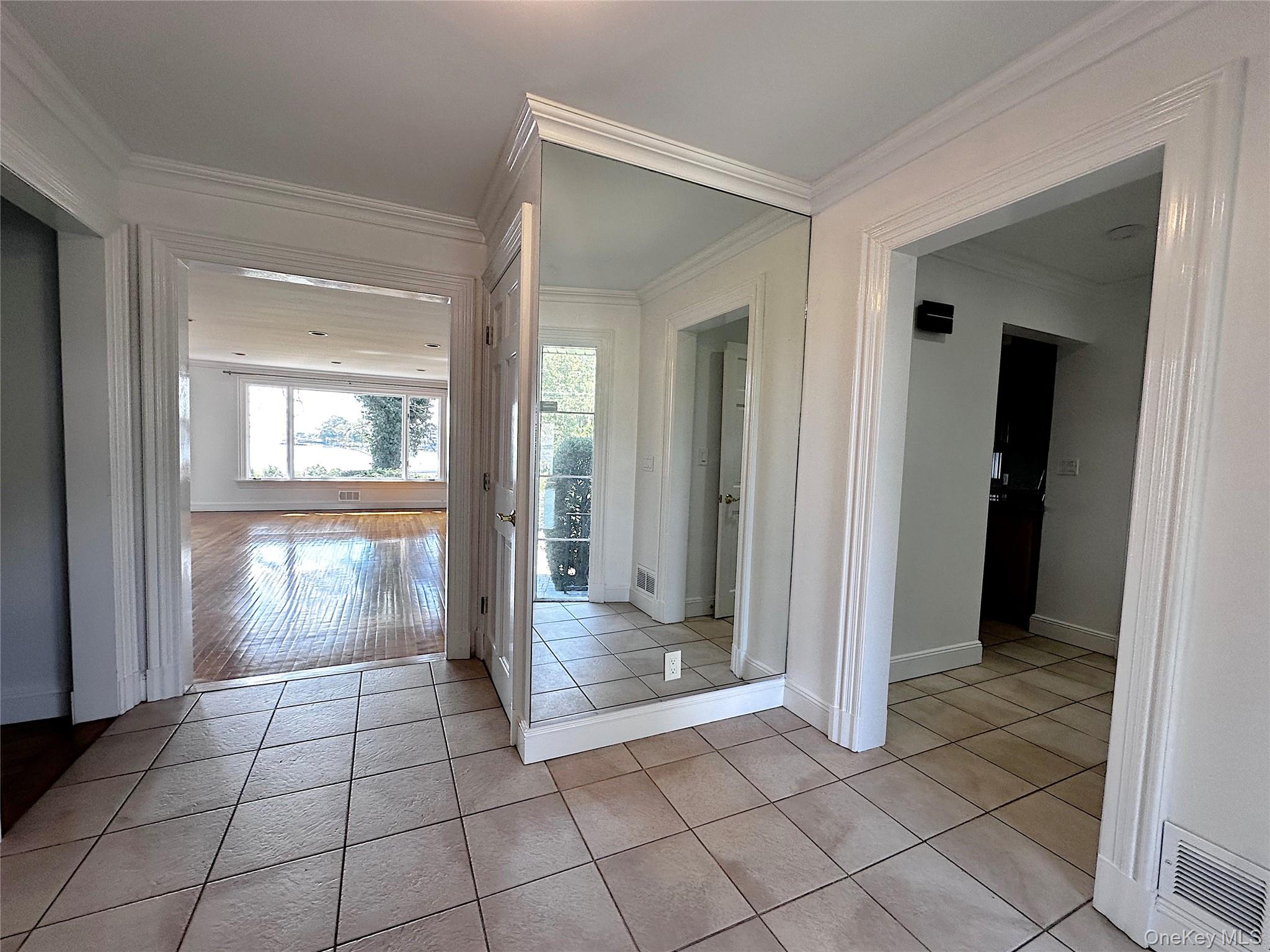 #3 photo, 1090 Bayhead Drive, Mamaroneck , NY 10543