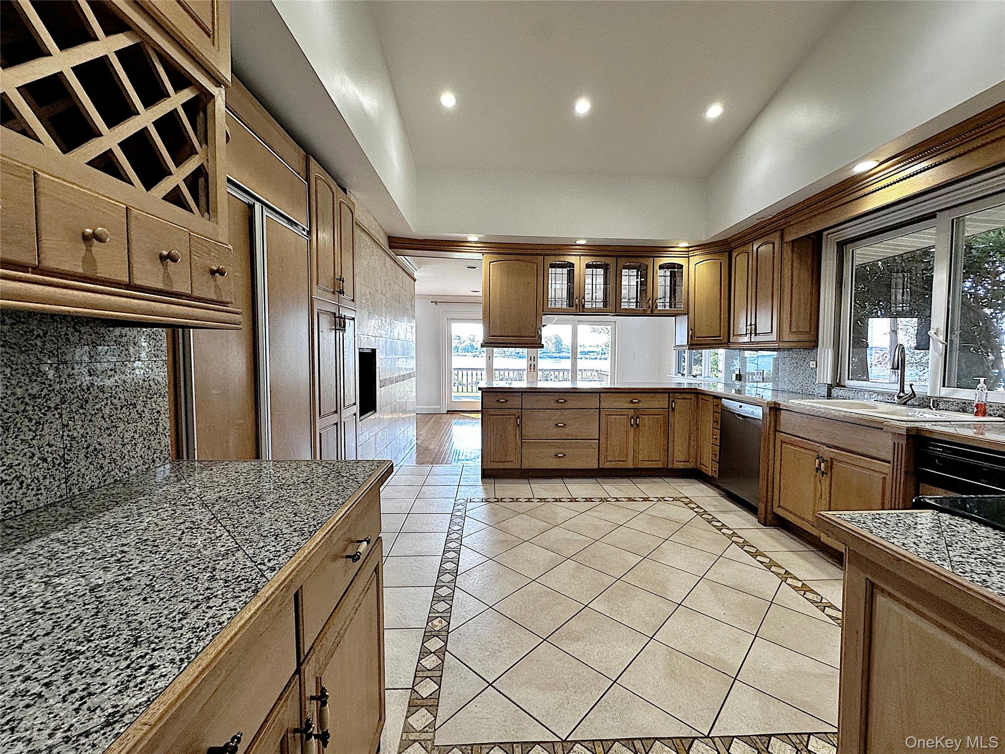 #4 photo, 1090 Bayhead Drive, Mamaroneck , NY 10543