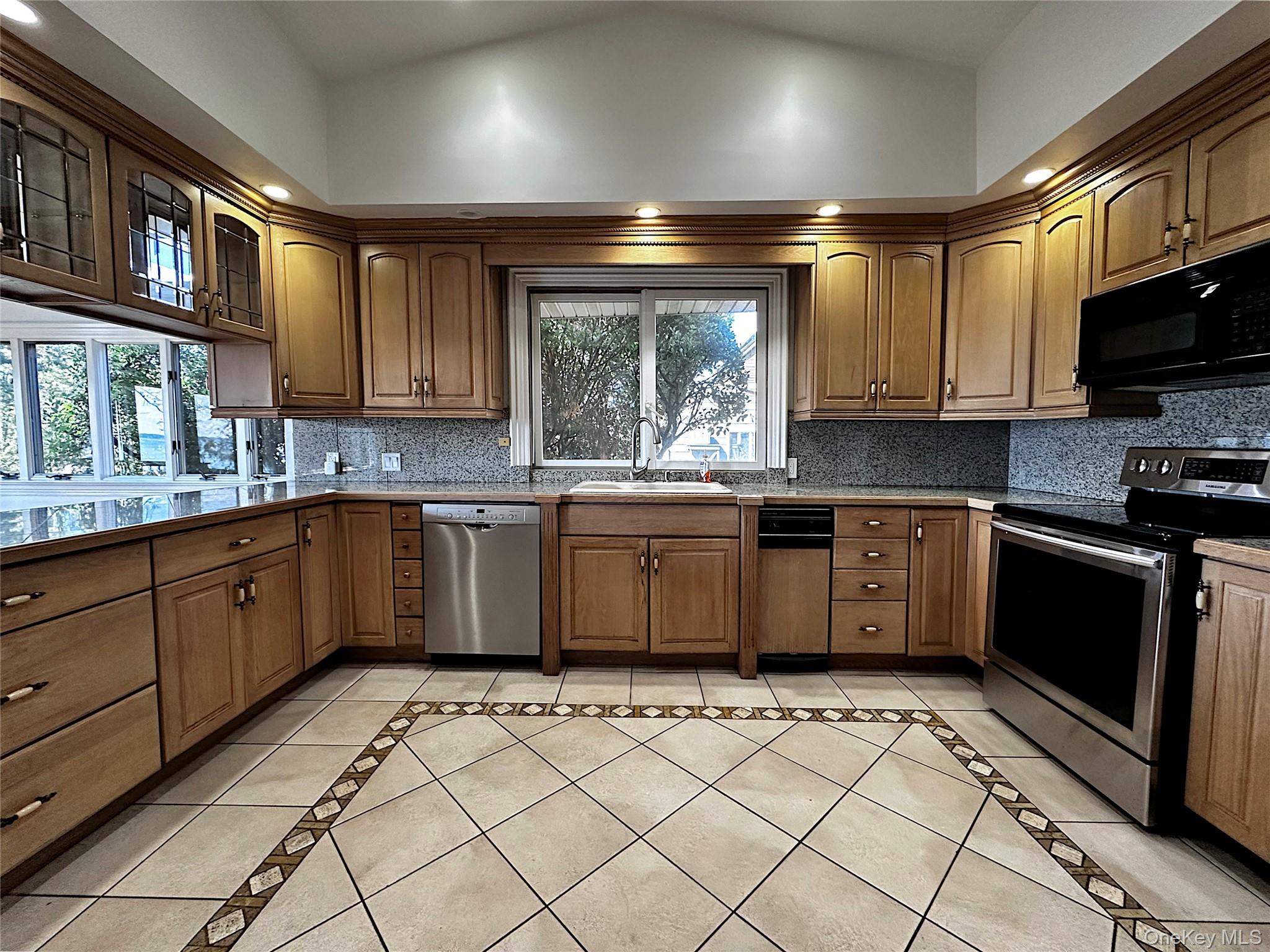 #5 photo, 1090 Bayhead Drive, Mamaroneck , NY 10543