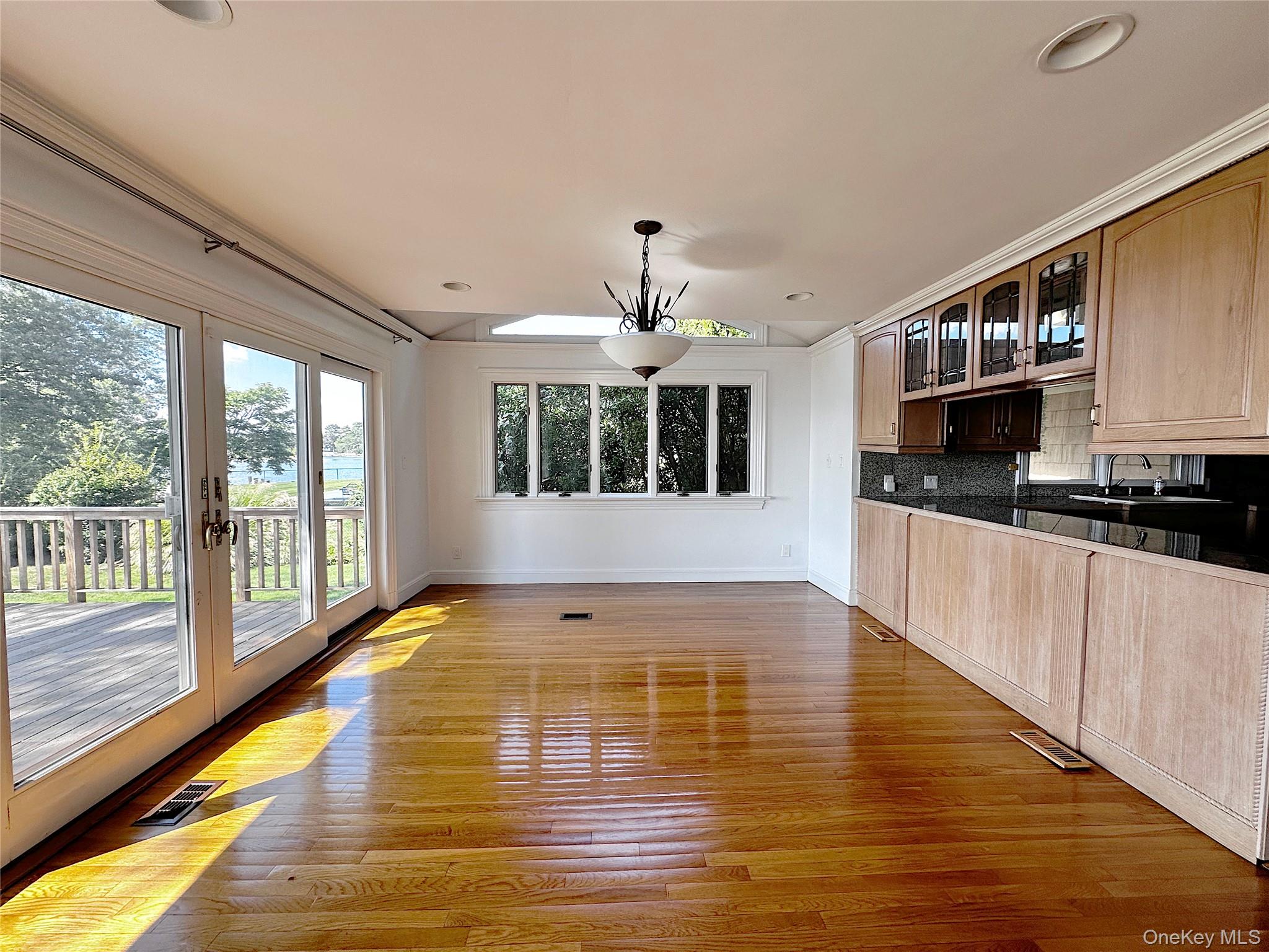 #8 photo, 1090 Bayhead Drive, Mamaroneck , NY 10543