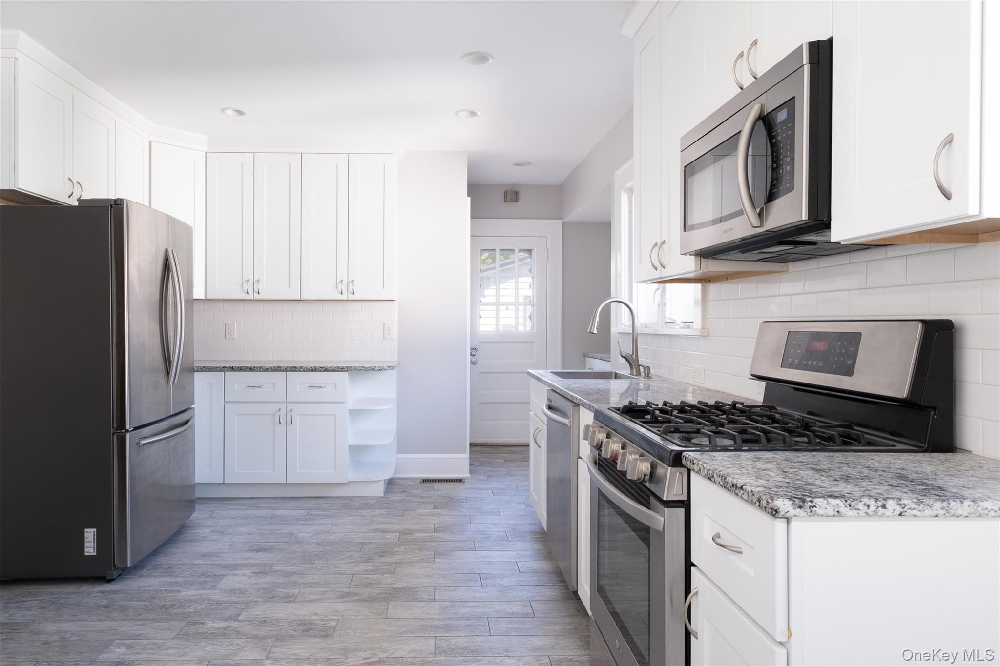 #7 photo, 1306 Henry Avenue, Mamaroneck , NY 10543