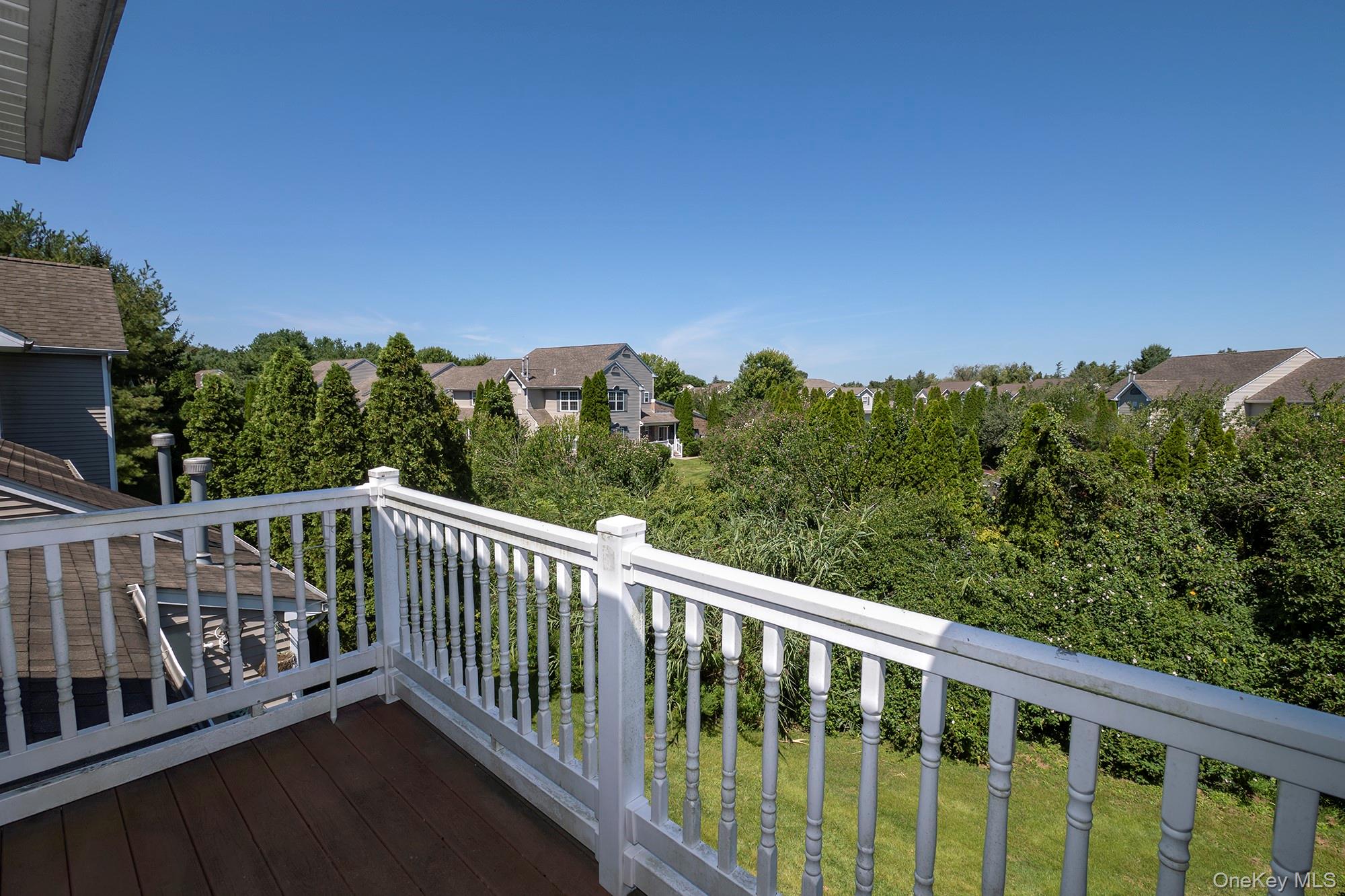 #13 photo, 170 Overlook Drive, サフォーク郡 Farmingville , NY 11738