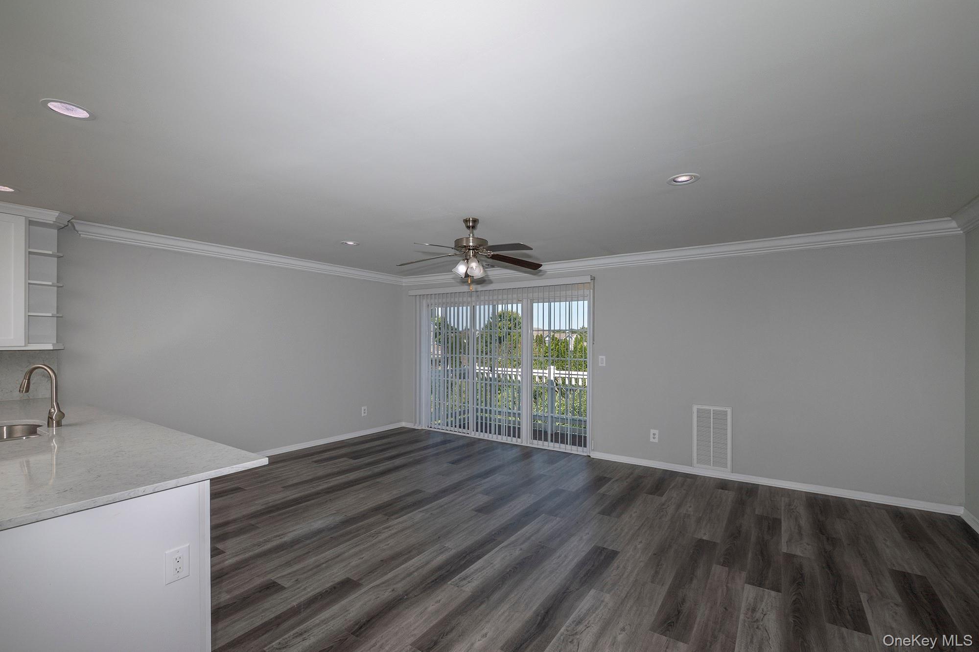 #5 photo, 170 Overlook Drive, サフォーク郡 Farmingville , NY 11738