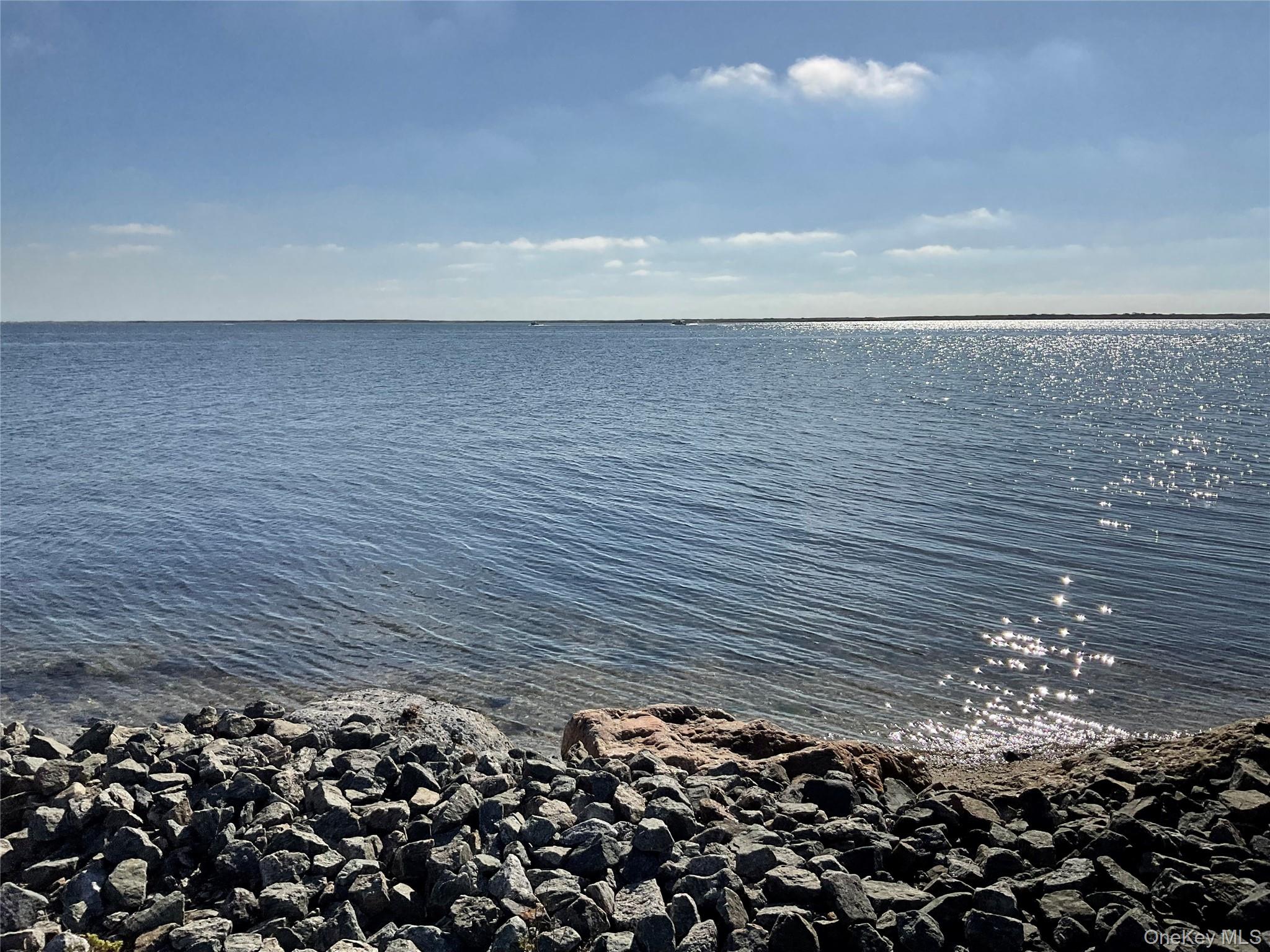 #8 photo, 84 Beaver Drive, सफ़ोक काउंटी Mastic Beach , NY 11951