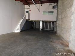 #2 photo, 69 Horseblock Road, サフォーク郡 Centereach , NY 11720