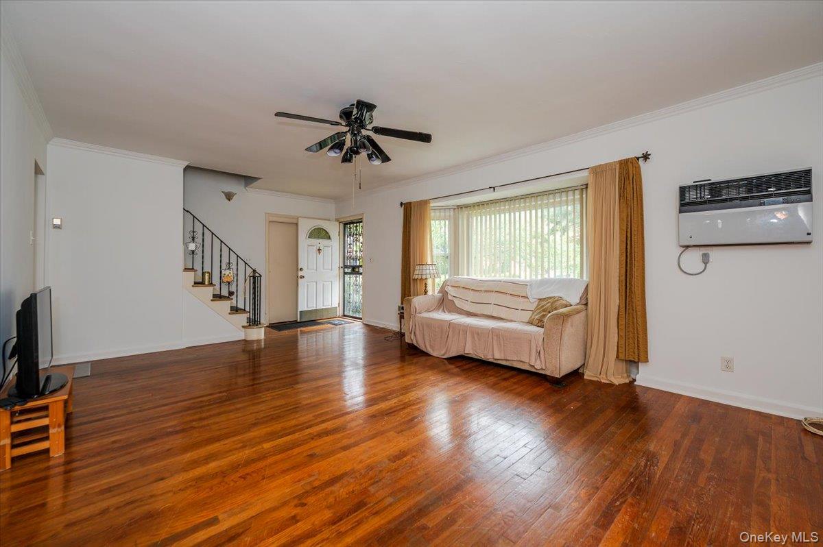 #3 photo, 10 Linden Street, Malverne , NY 11565