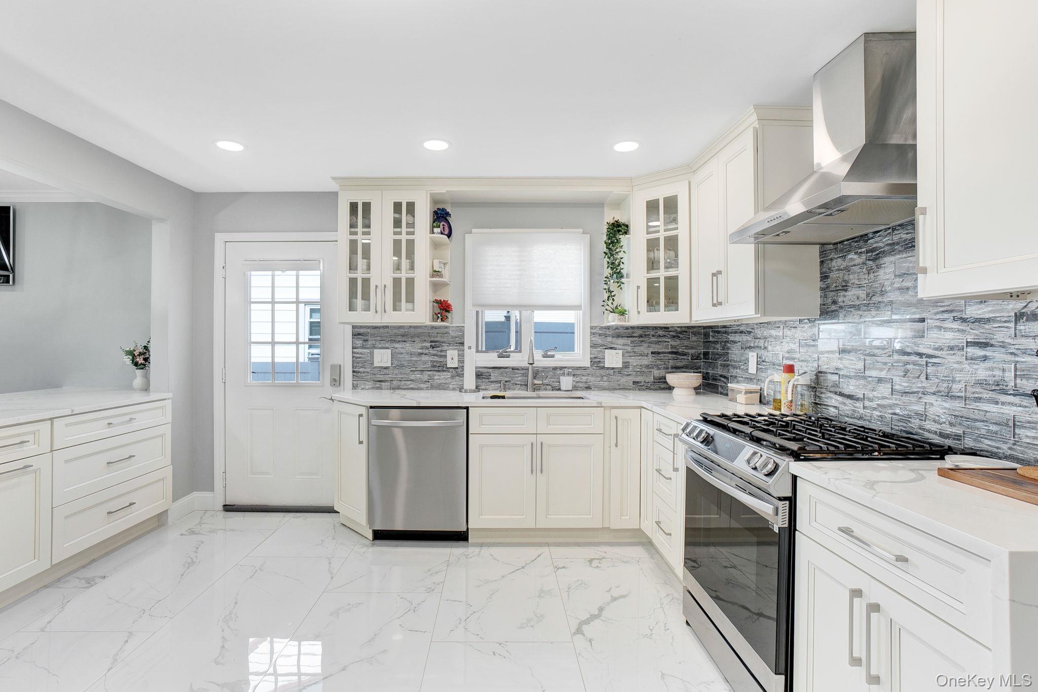 #11 photo, 9 Pine Lane, Valley Stream , NY 11581