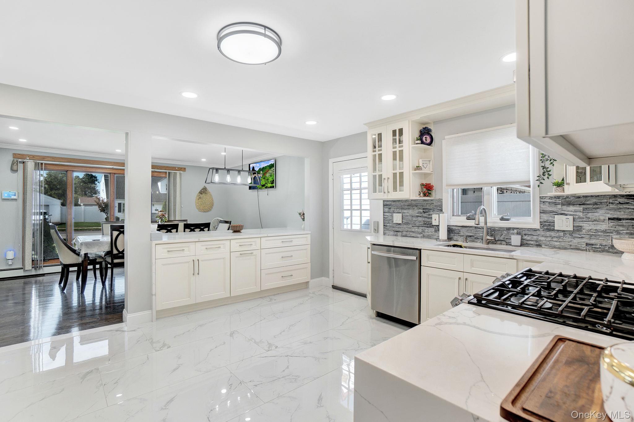 #18 photo, 9 Pine Lane, Valley Stream , NY 11581