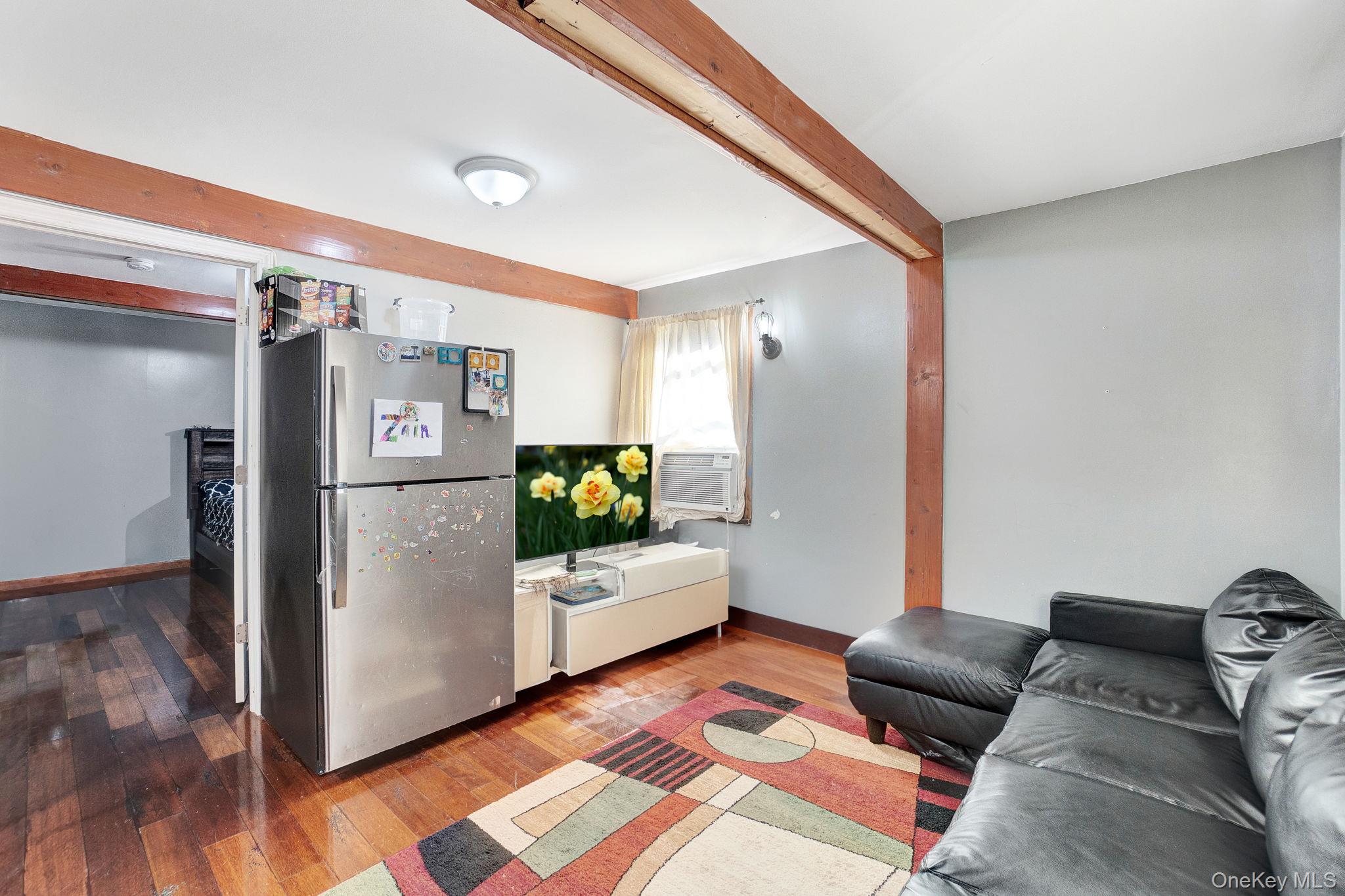 #20 photo, 9 Pine Lane, Valley Stream , NY 11581