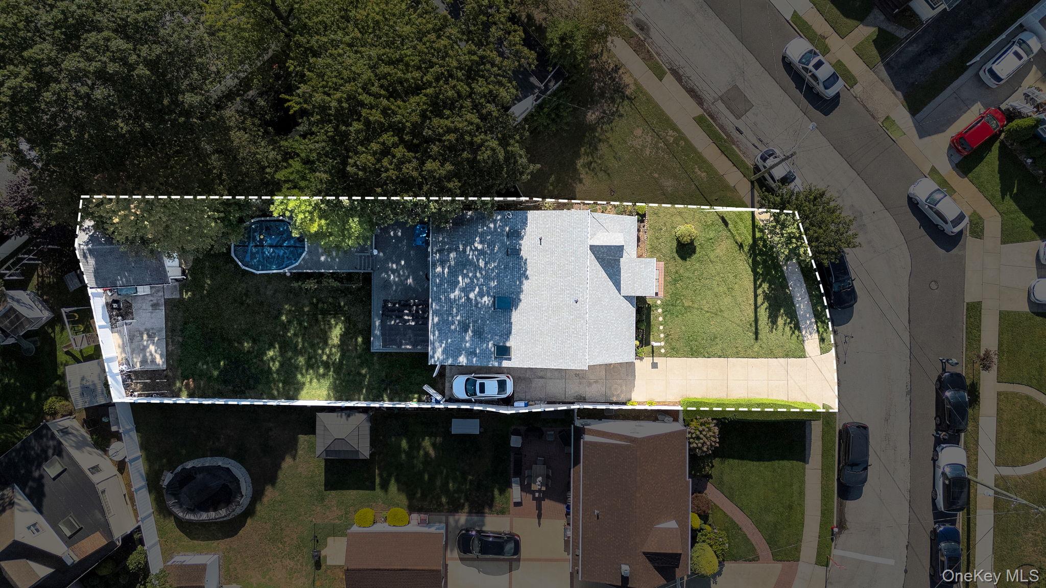 #5 photo, 9 Pine Lane, Valley Stream , NY 11581