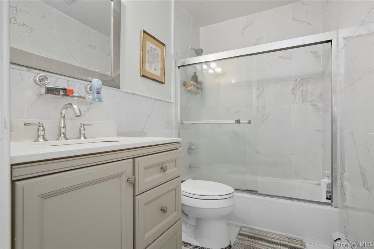 #15 photo, 302 W John Street, Hicksville , NY 11801