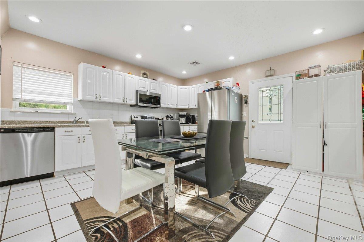 #20 photo, 302 W John Street, Hicksville , NY 11801