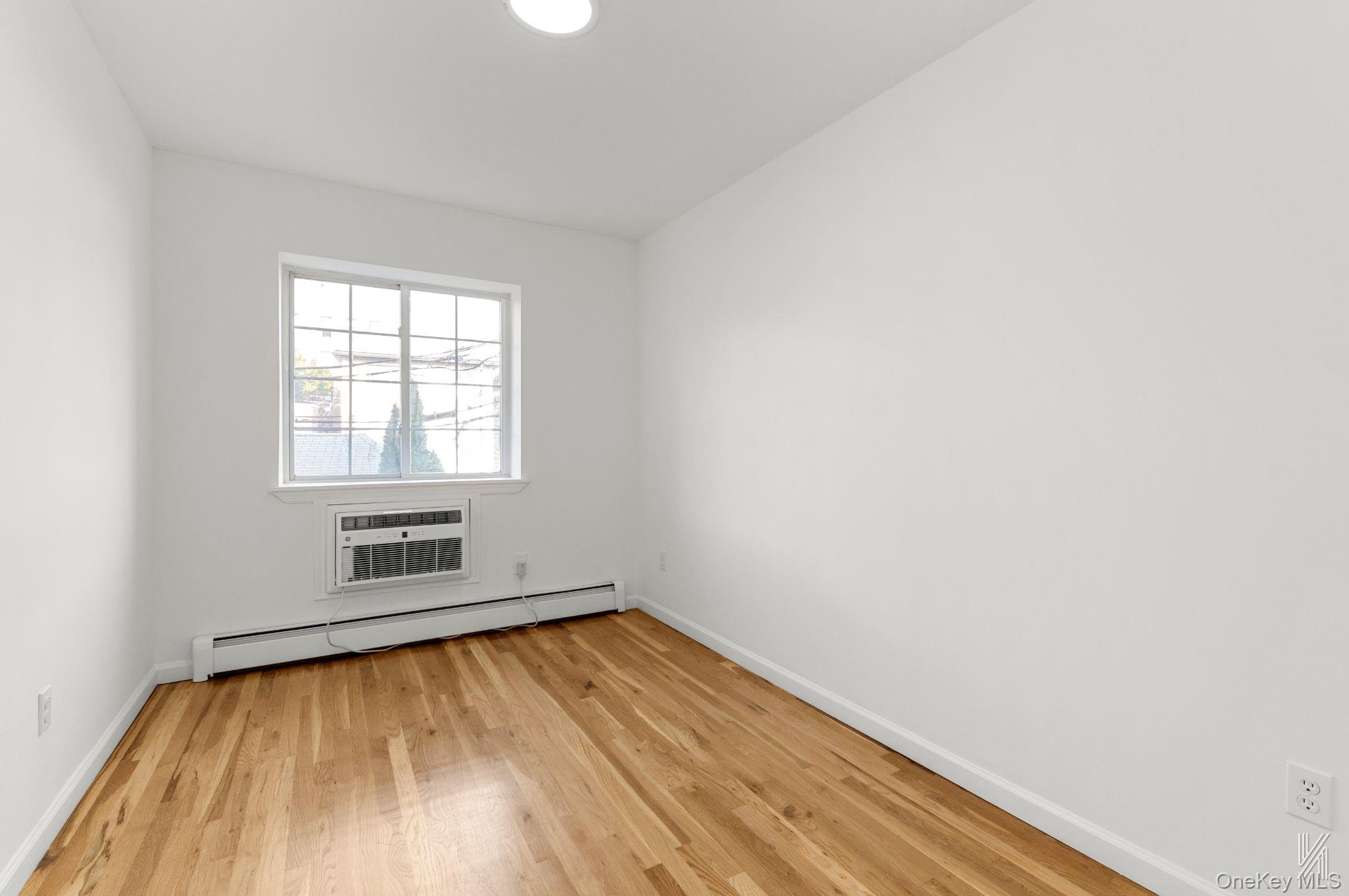 #10 photo, 41-36 66th Street, クイーンズ区 Woodside , NY 11377