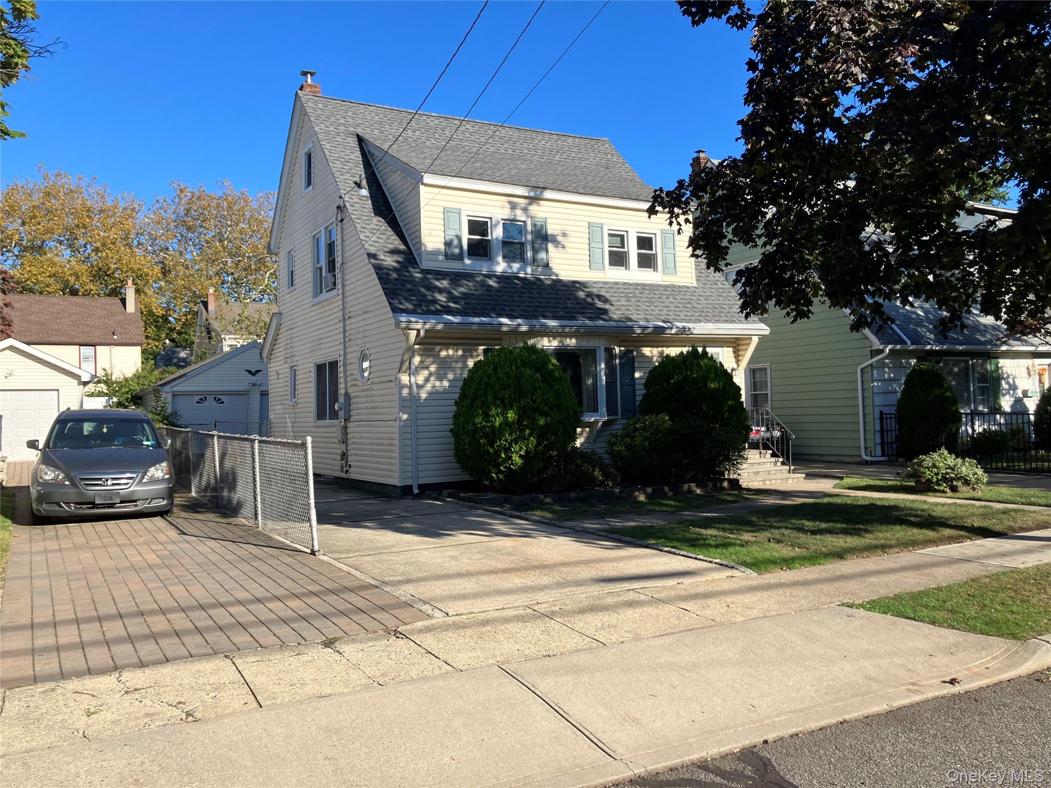 #1 photo, 121 Campbell Avenue, Williston Park , NY 11596