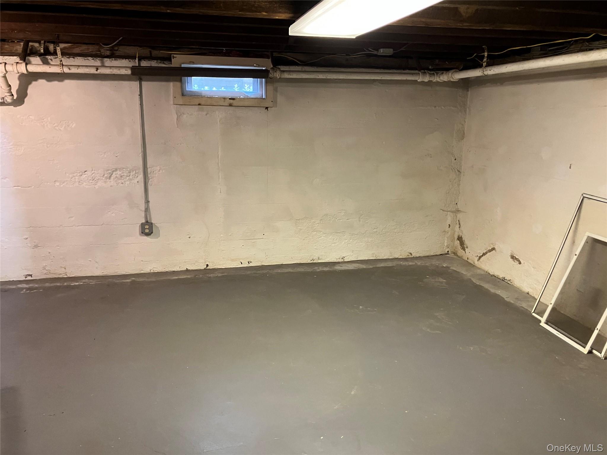 #3 photo, 121 Campbell Avenue, Williston Park , NY 11596