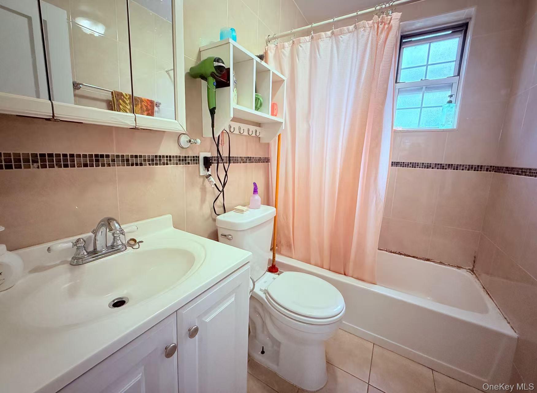 #2 photo, 135-44 78th Avenue, Apt 32 C, クイーンズ区 Kew Garden Hills , NY 11367