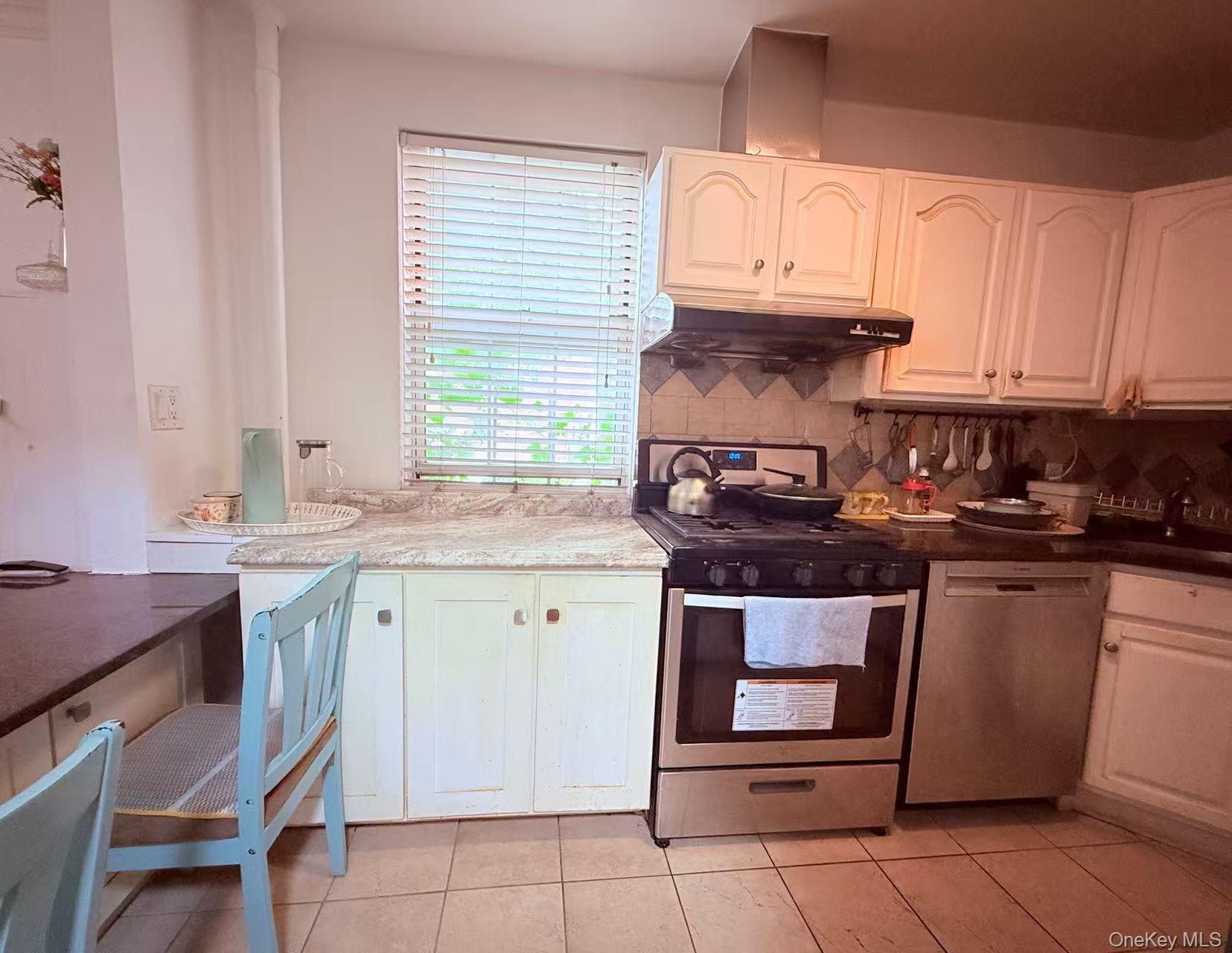 #3 photo, 135-44 78th Avenue, Apt 32 C, クイーンズ区 Kew Garden Hills , NY 11367