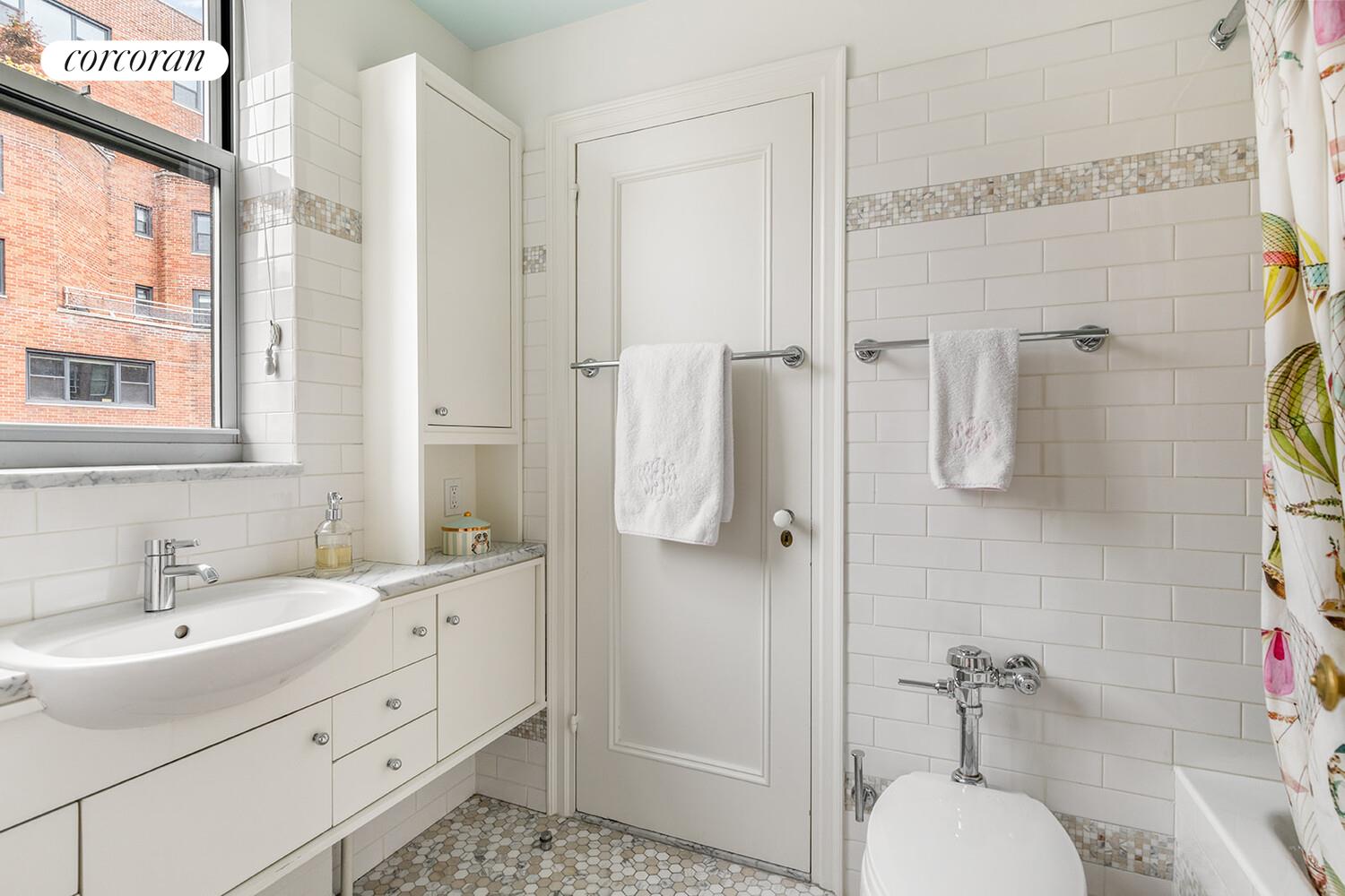 #15 photo, 130 E 75TH Street, Lenox Hill , NY 10021