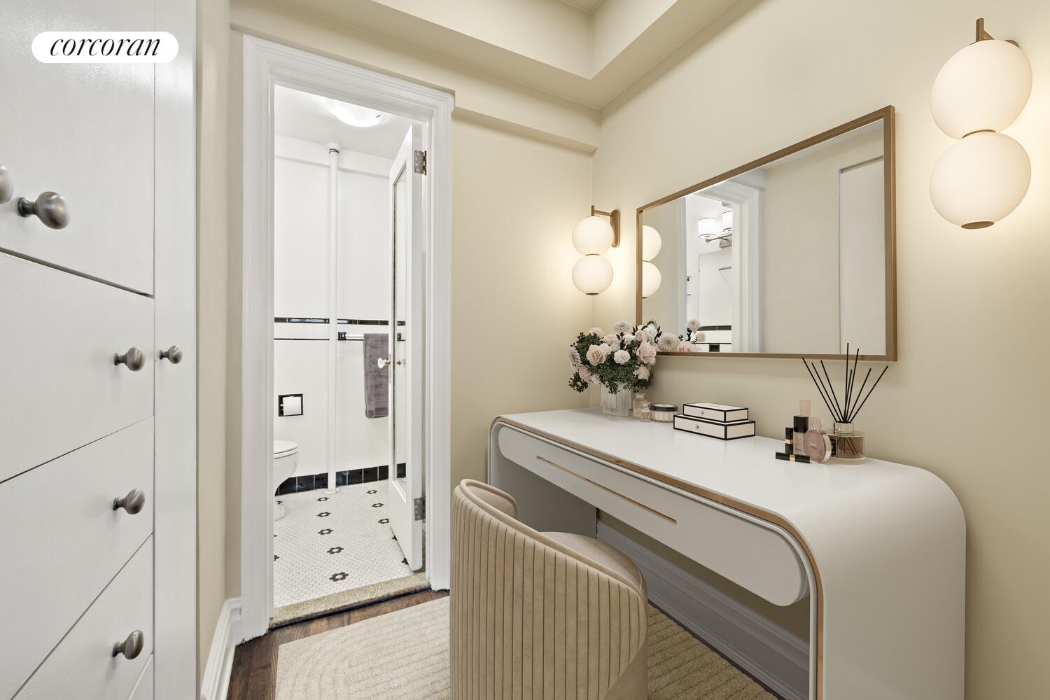 #5 photo, 200 E 16TH Street, Gramercy Park , NY 10003