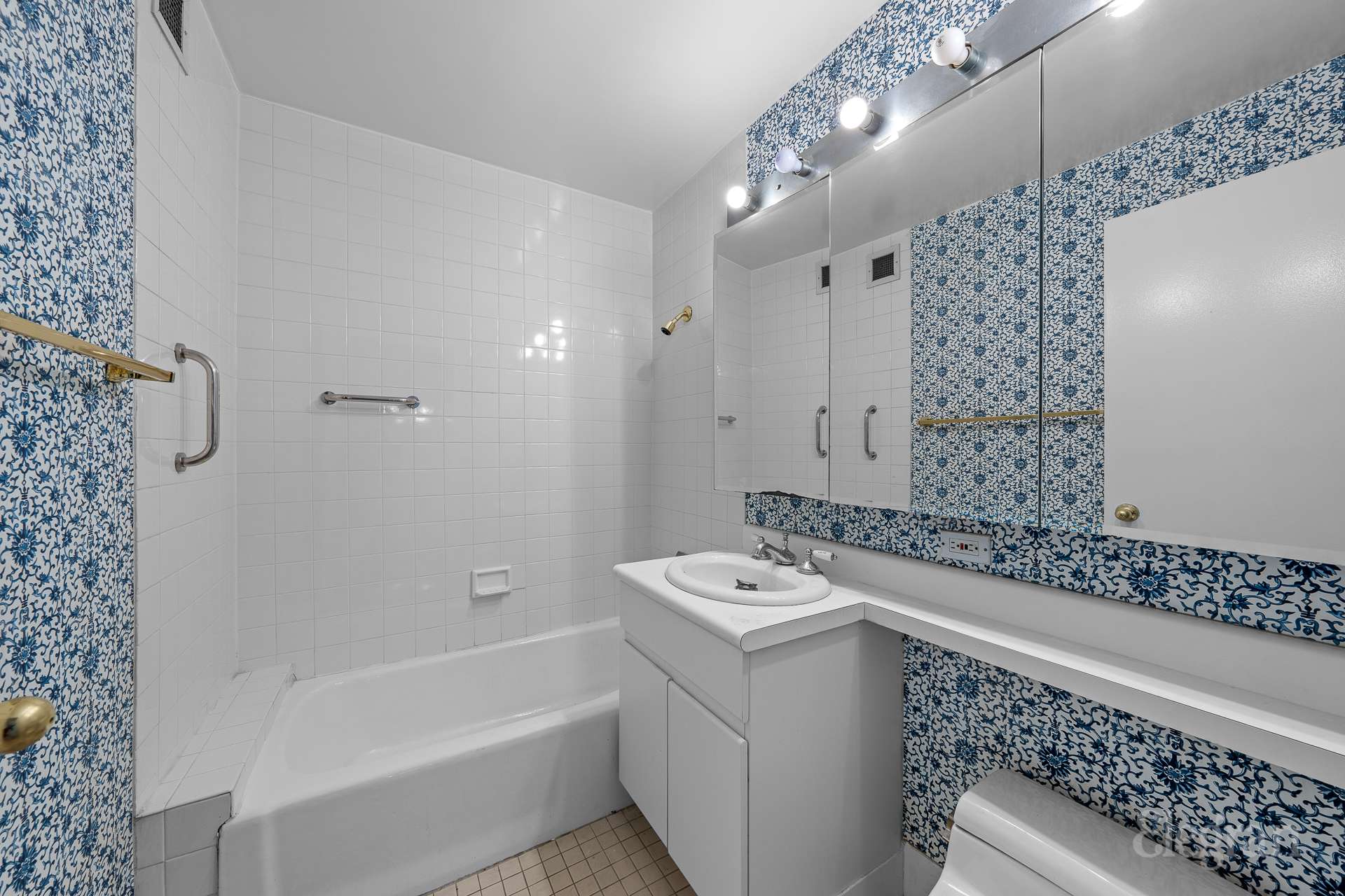 #11 photo, 112-01 Queens Boulevard, クイーンズ区 Forest Hills , NY 11375