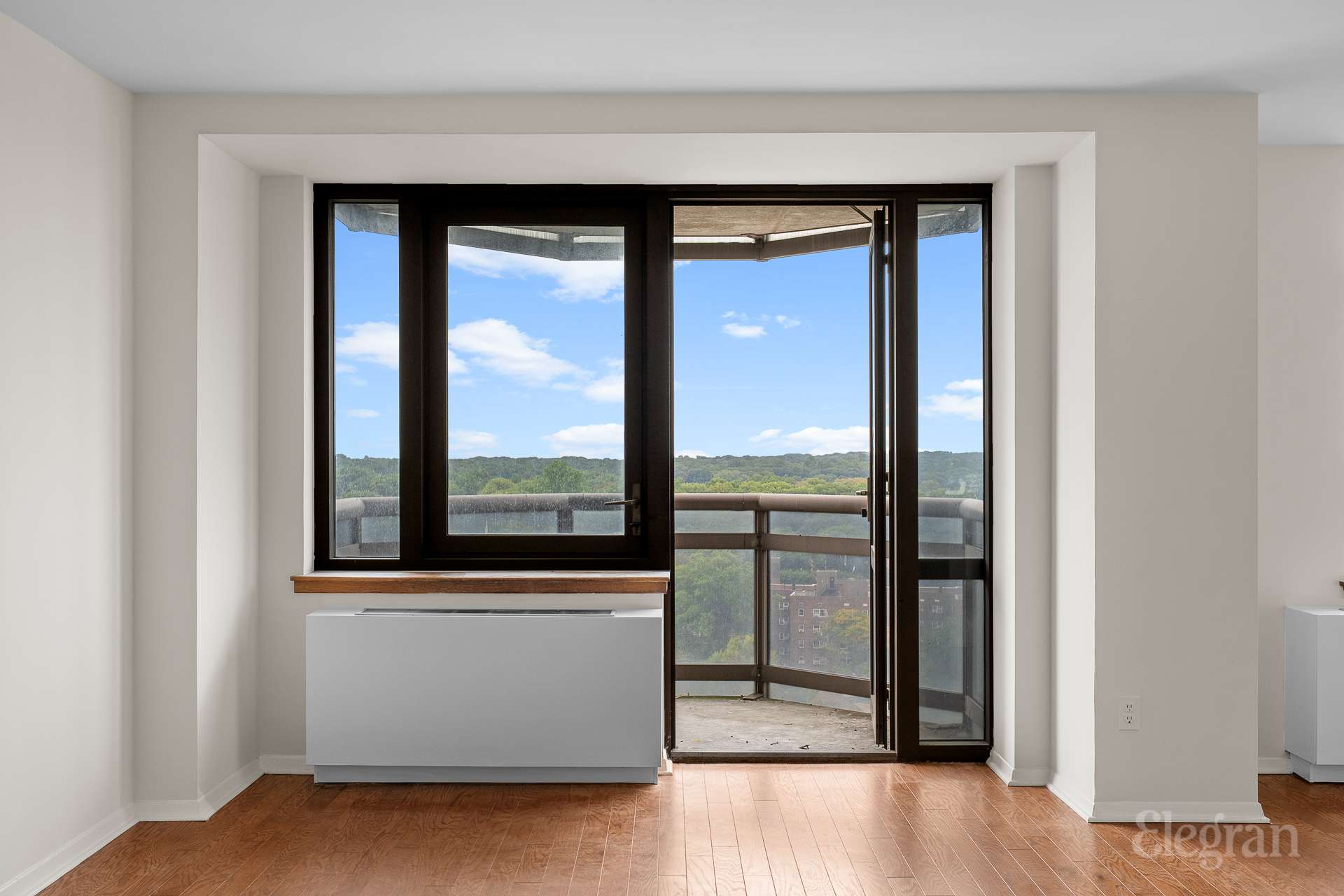 #14 photo, 112-01 Queens Boulevard, クイーンズ区 Forest Hills , NY 11375