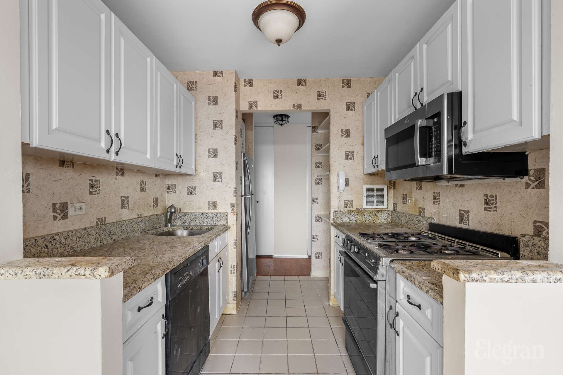 #5 photo, 112-01 Queens Boulevard, クイーンズ区 Forest Hills , NY 11375