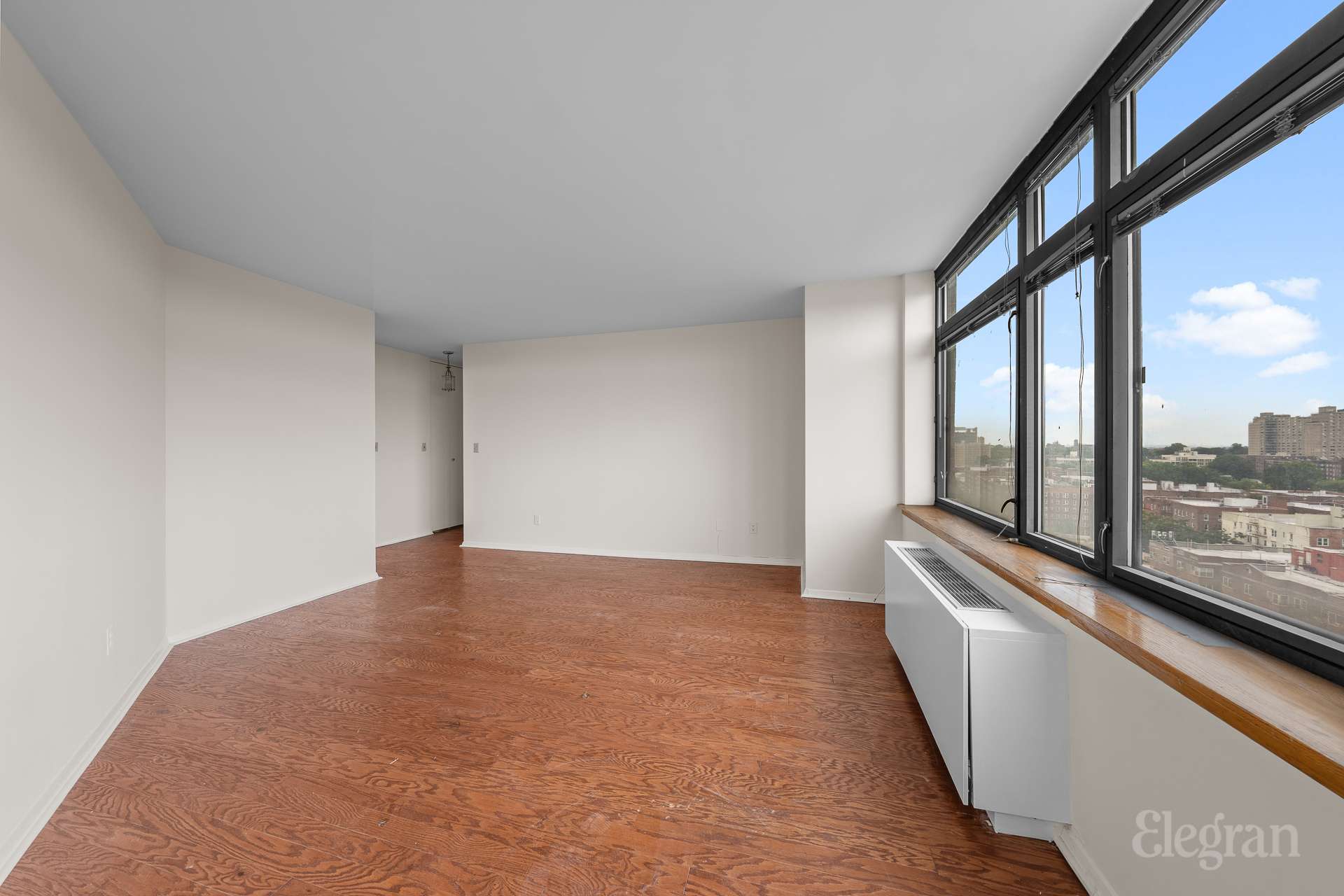 #8 photo, 112-01 Queens Boulevard, クイーンズ区 Forest Hills , NY 11375