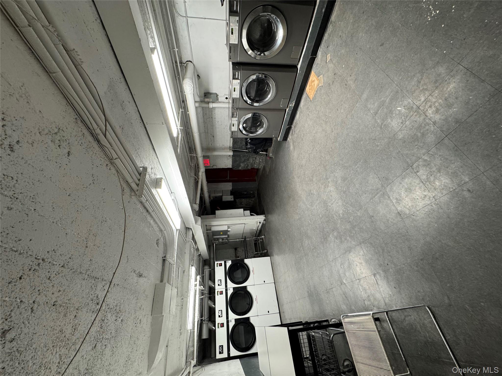 #13 photo, 2922 Barnes Avenue, ブロンクス区 Bronx , NY 10467