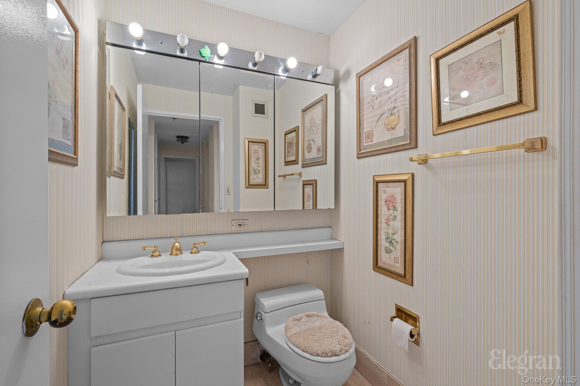 #12 photo, 11201 Queens Boulevard, クイーンズ区 Forest Hills , NY 11375