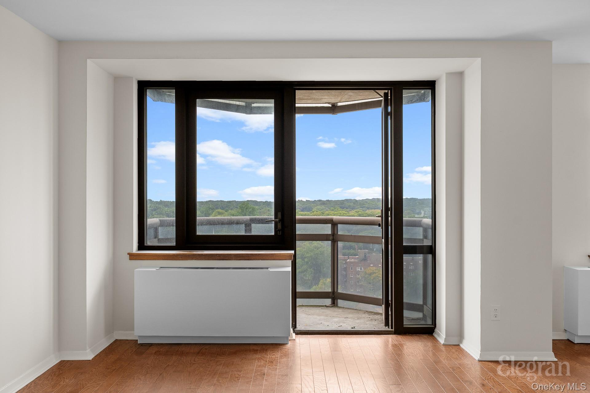 #13 photo, 11201 Queens Boulevard, クイーンズ区 Forest Hills , NY 11375