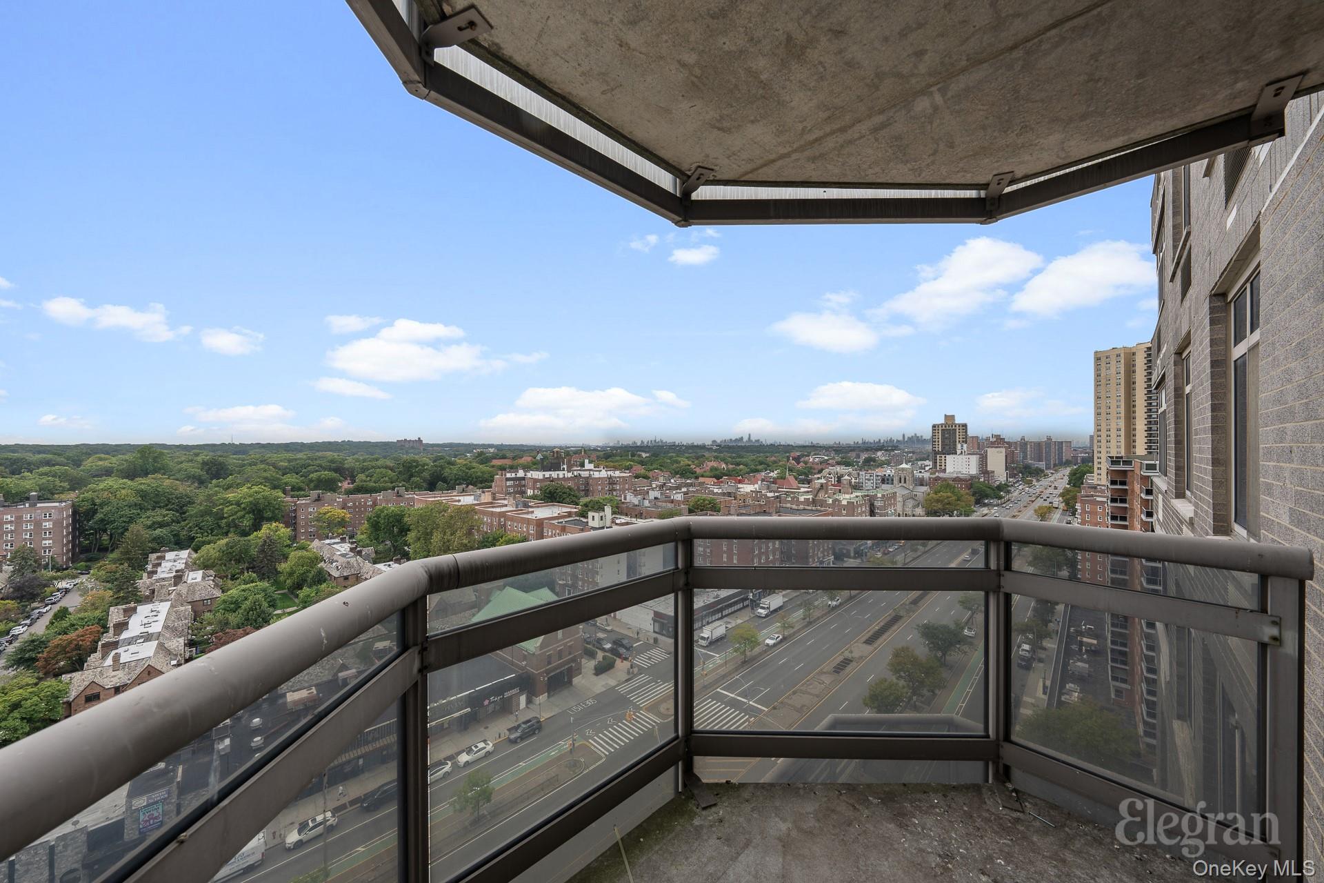 #14 photo, 11201 Queens Boulevard, クイーンズ区 Forest Hills , NY 11375