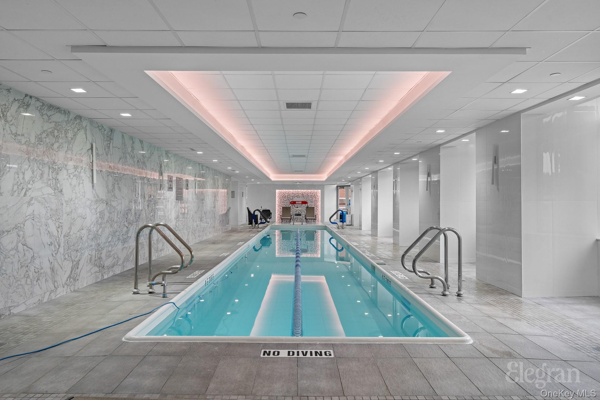 #16 photo, 11201 Queens Boulevard, クイーンズ区 Forest Hills , NY 11375