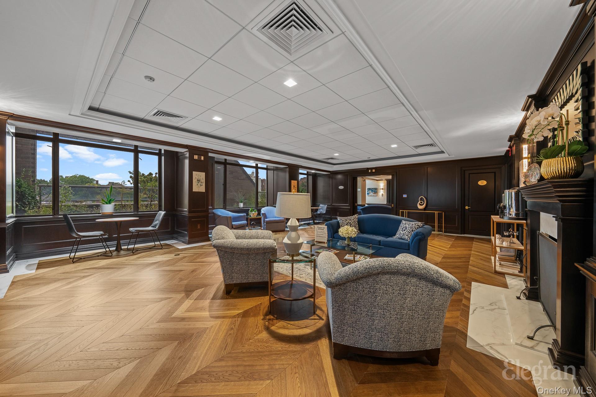 #17 photo, 11201 Queens Boulevard, クイーンズ区 Forest Hills , NY 11375