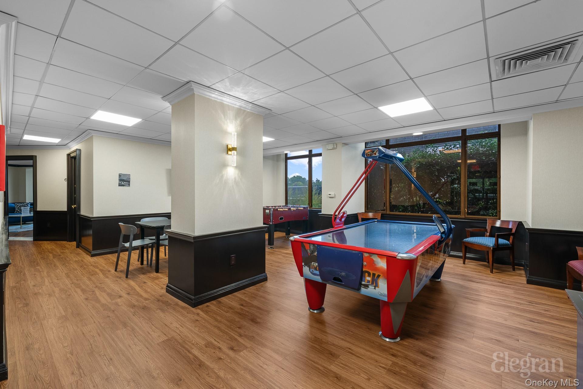 #19 photo, 11201 Queens Boulevard, クイーンズ区 Forest Hills , NY 11375