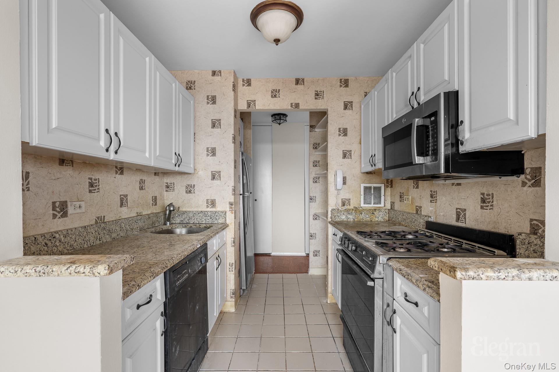 #4 photo, 11201 Queens Boulevard, クイーンズ区 Forest Hills , NY 11375