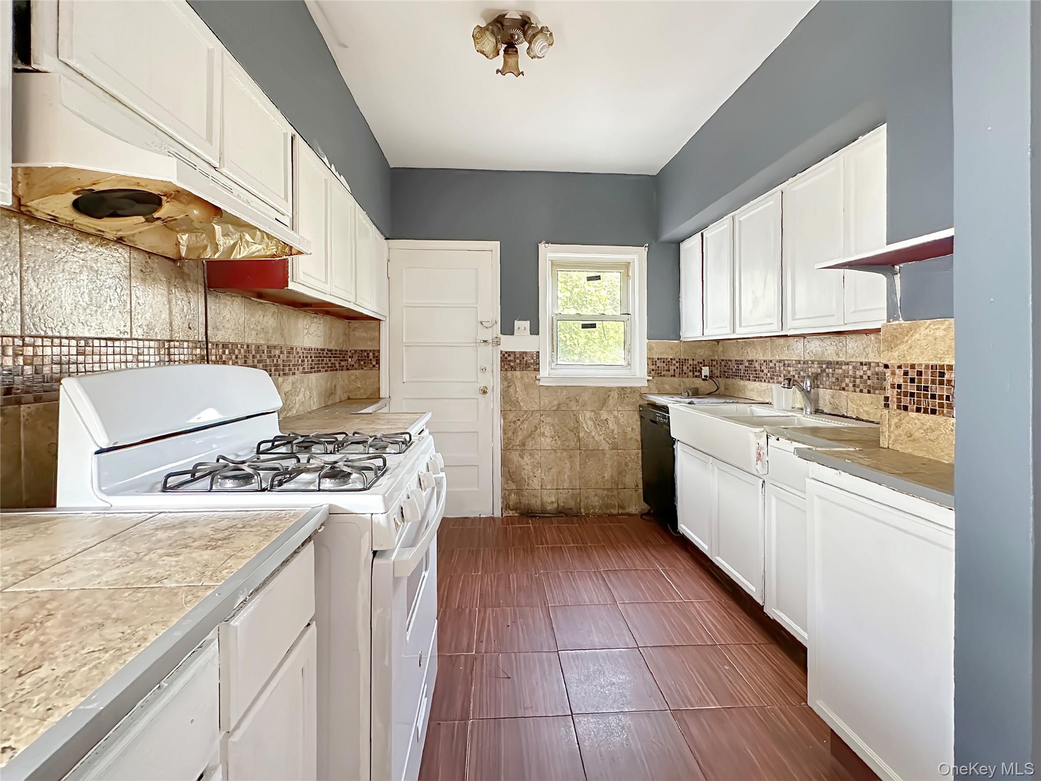 #4 photo, 91 Elzey Avenue, Elmont , NY 11003