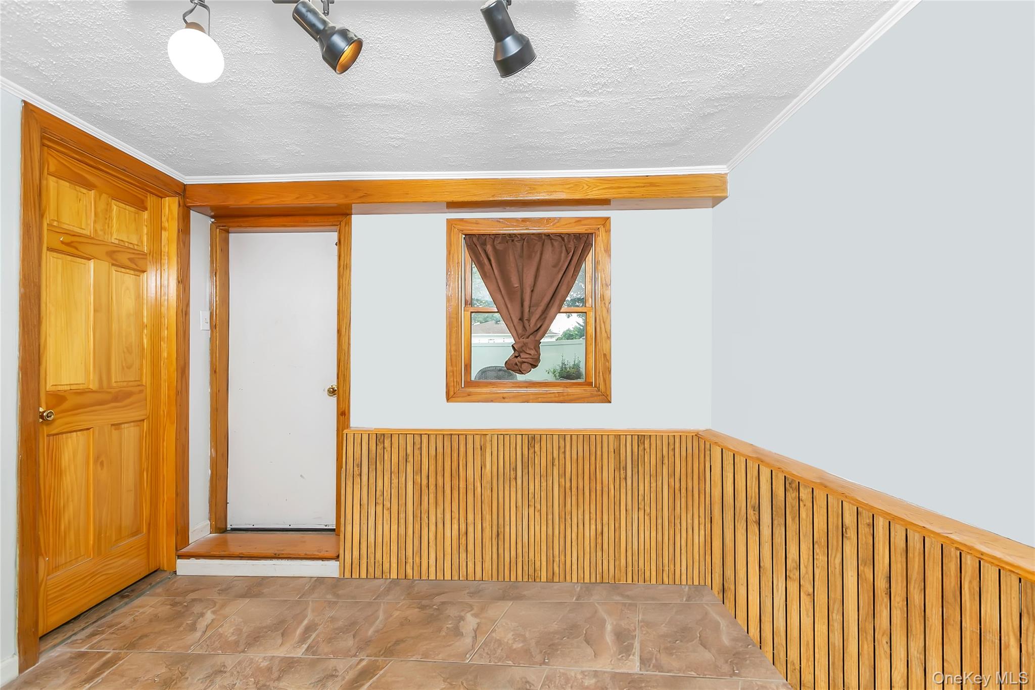 #17 photo, 584 Yale Street, Oceanside , NY 11572