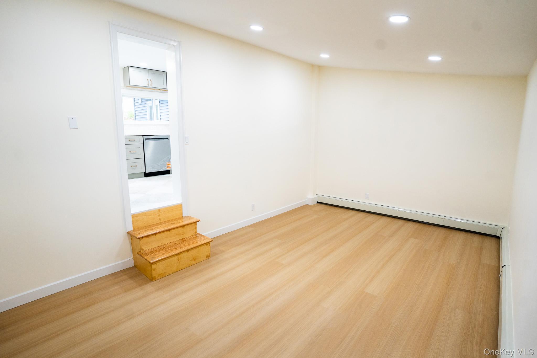 #13 photo, 1264 Broadway Avenue, Holbrook , NY 11741