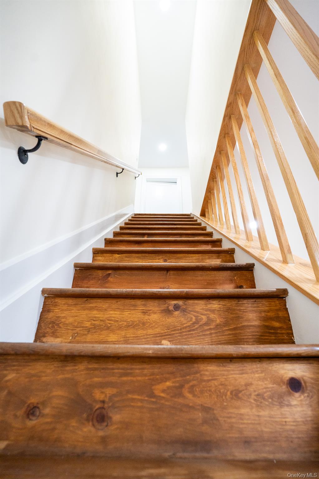 #14 photo, 1264 Broadway Avenue, Holbrook , NY 11741