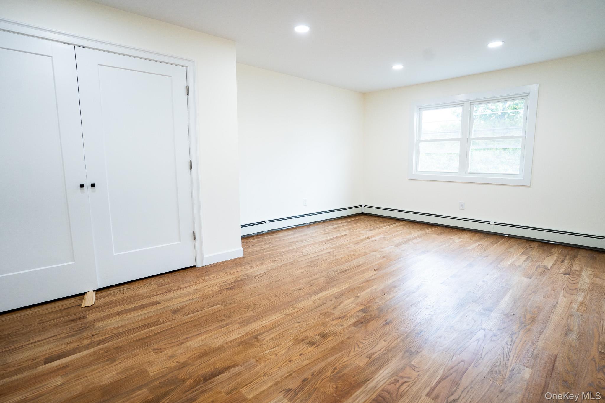 #15 photo, 1264 Broadway Avenue, Holbrook , NY 11741